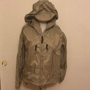 Hooded lightweight rain jacket